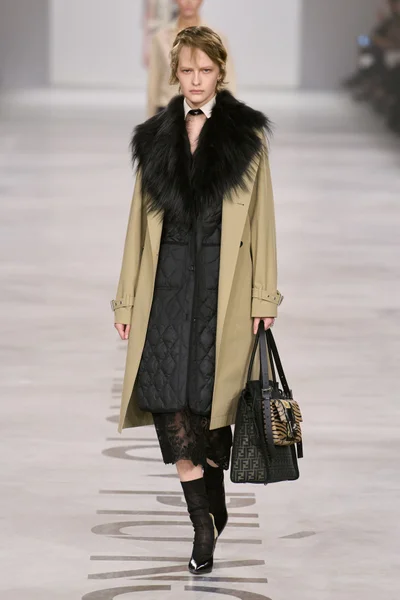 Look 18
